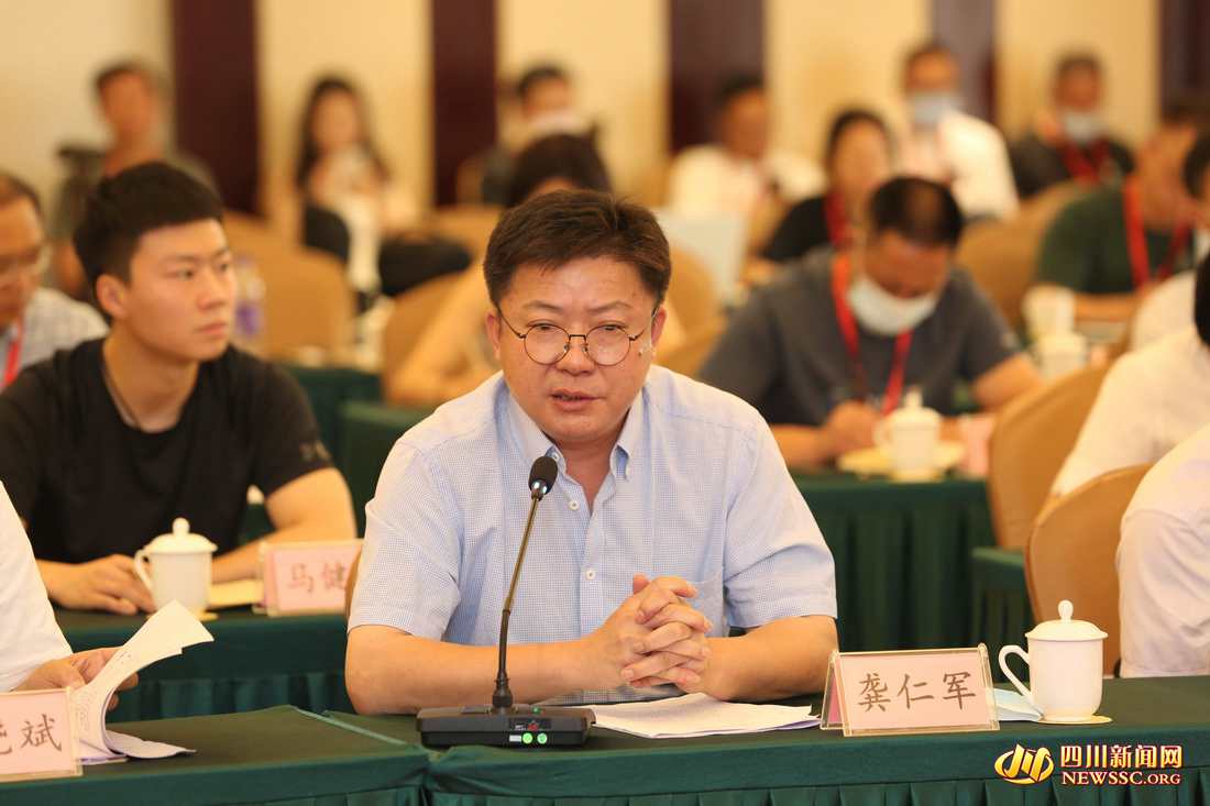 四川省美协副秘书长龚仁军（摄影：张宇）.jpeg