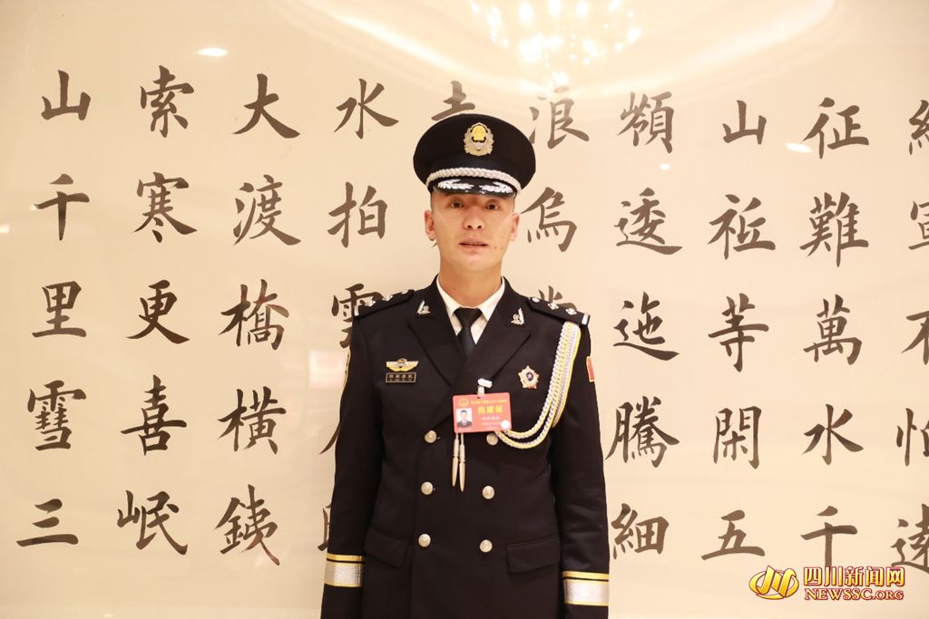 四川省十四届人大代表、甘孜州公安局特警支队一级警员四郎曲批_副本.jpg