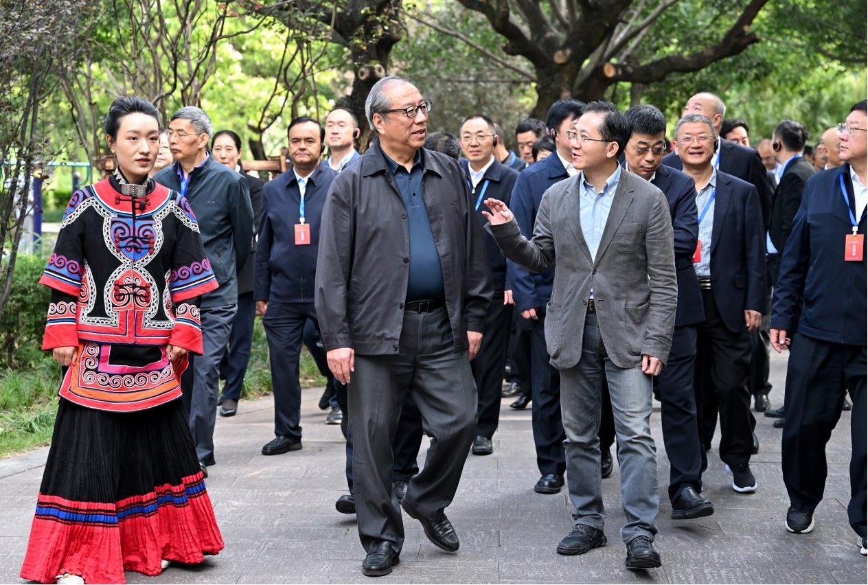 调研现场 四川法治报张磊摄.jpg