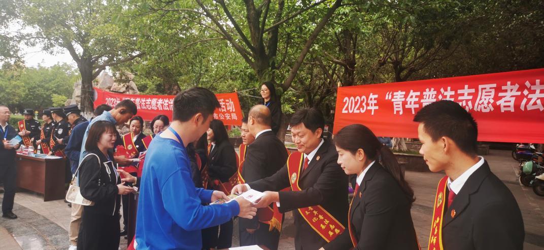 海河社区广场普法活动.jpg