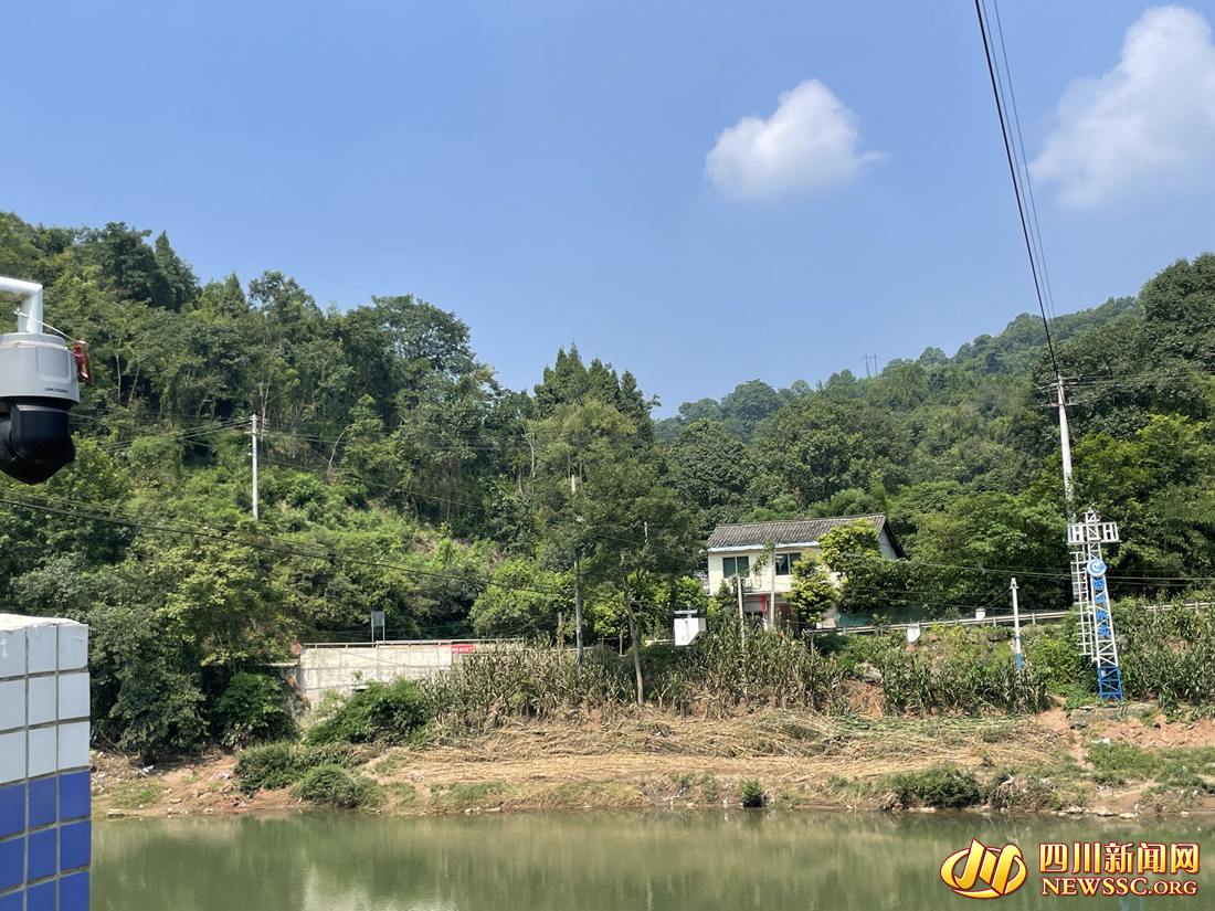 固定式雷达波测流仪.jpg 固定式雷达波测流仪.jpg