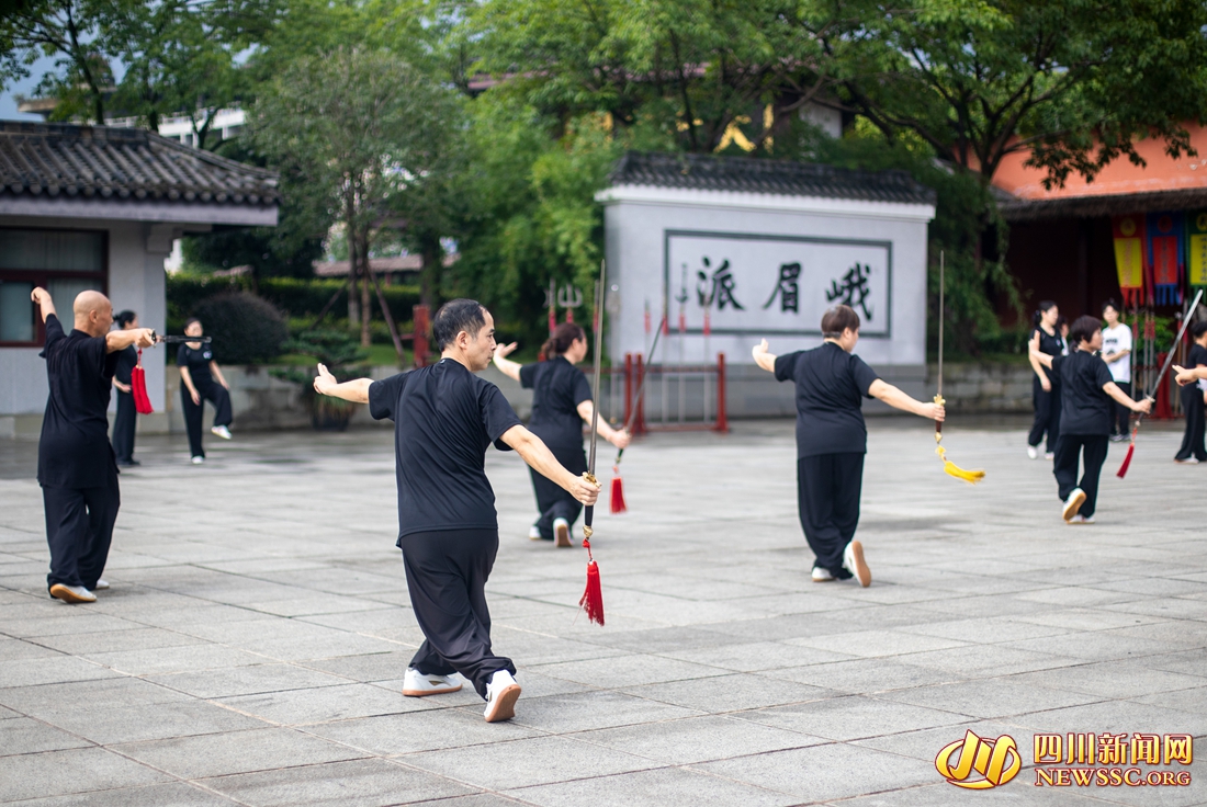 国家级非物质文化遗产代表性项目峨眉武术代表性传承人王超_副本.jpg