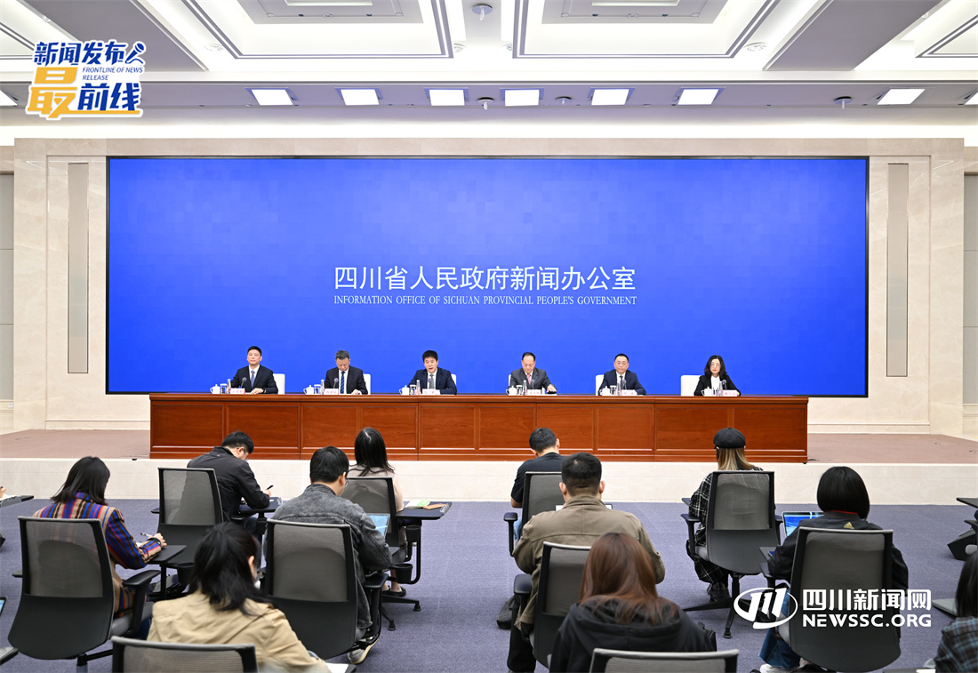 发布会现场 2.jpg 发布会现场 2.jpg
